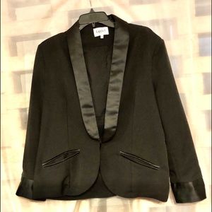 Cropped tuxedo jacket with satin lapels and cuffs